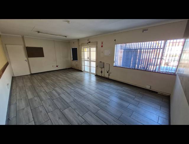 921M² FACTORY TO LET IN ANDERBOLT